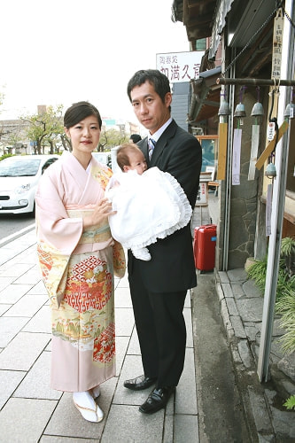 お宮参り写真 撮影場所 鎌倉 鶴岡八幡宮 表参道家族写真