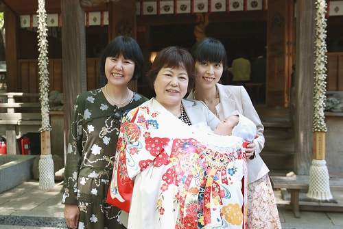 お宮参り写真 撮影場所 西東京市 田無神社 お宮参り着物着付け、母、父方祖父、母方祖父