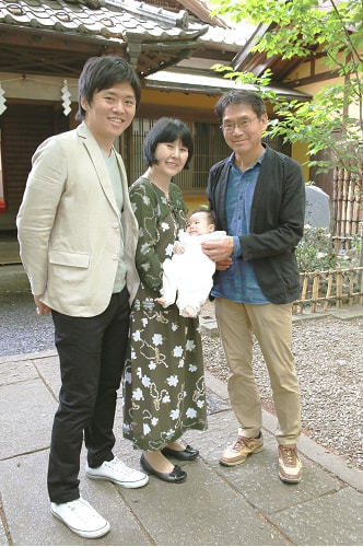 お宮参り写真 撮影場所 西東京市 田無神社 父、父方祖父祖母