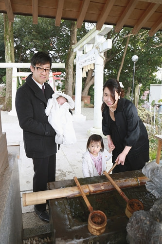 お宮参り写真 撮影場所 多摩川浅間神社 手水舎