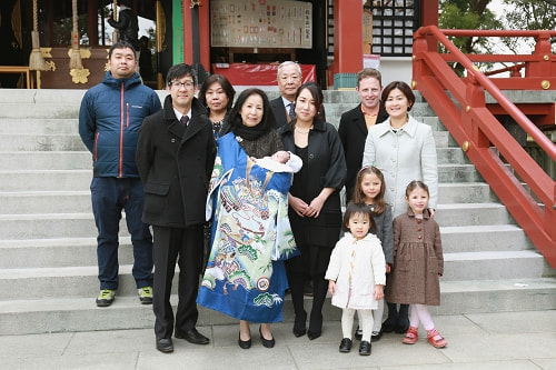 お宮参り写真 撮影場所 多摩川浅間神社 お宮参り着物着付け、全員集合写真