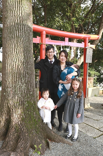 お宮参り写真 撮影場所 多摩川浅間神社 ご神木