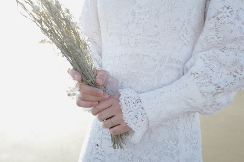 ブライダル(エンゲージメントフォト)写真 撮影場所 海(湘南) 鵠沼海岸、鵠沼海岸、花