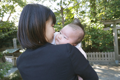 お宮参り写真 撮影場所 横浜 伊勢山皇大神宮 ママ、赤ちゃん２