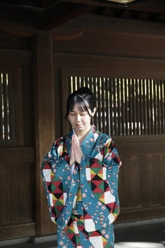 明治神宮の写真スポット｜美しく撮れるおすすめ撮影ポイント｜屋根の下(灯籠)