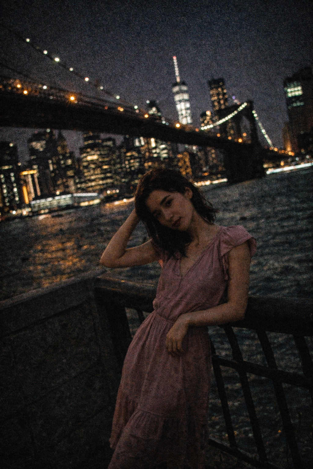 ノイズでざらざらの写真